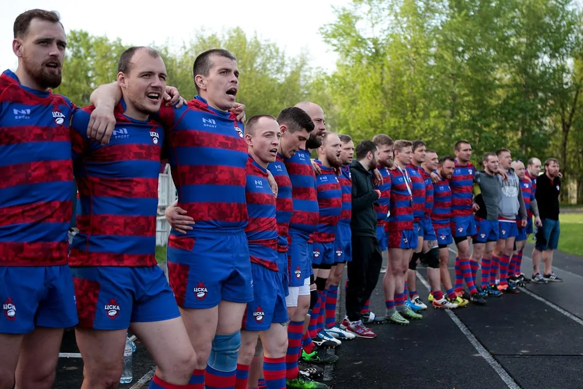 Регбийная команда в форме N1Sport на построении
